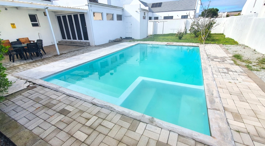 3 Bedroom Property for Sale in Golden Mile Western Cape